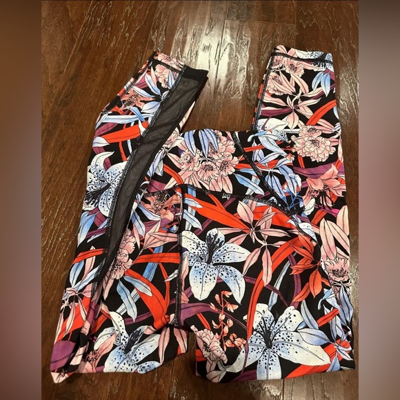 Lululemon leggings 25”. - Picture 3 of 3